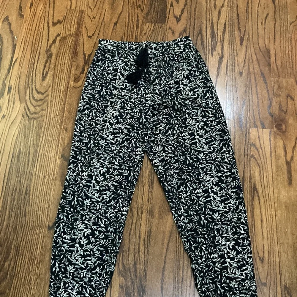 Floral patterned polyester pants with drawstring - Picture 3 of 3
